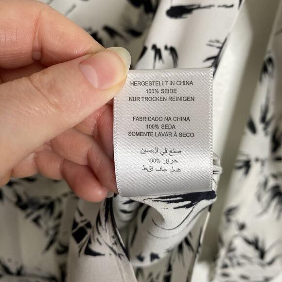 Equipment 100% Silk Black‎ Ivory Print Blouse Top Size XS - Picture 4 of 5